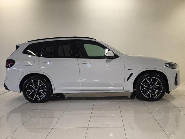 BMW X3 xDrive30e M-sport | Panoramadak | Laser Light | Leer | Head-up | Open dak |