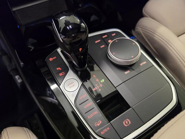 BMW X3 xDrive30e M-sport | Panoramadak | Laser Light | Leer | Head-up | Open dak |