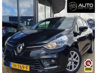 RENAULT CLIO Estate 0.9 TCe Limited 90PK | Nette Staat | NL AUTO | NIEUWE APK | Airco | Parkeersensoren | Navigatie | Cruise Control | Armsteun | Keyless Entry | Keyless Start | Lederen Stuurwiel | Led dagrijverlichting | Lichtmetalen Velgen | Mistlampen |