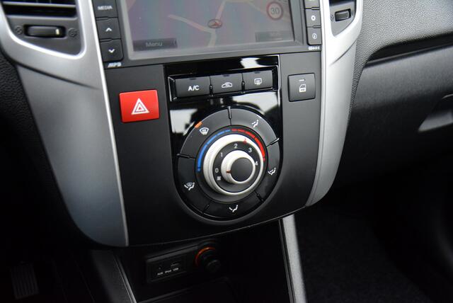 KIA Venga 1.4 CVVT Seven  Airco  Navi  Camera  Cruise  Trekhaak  Goed onderhouden  Nette auto