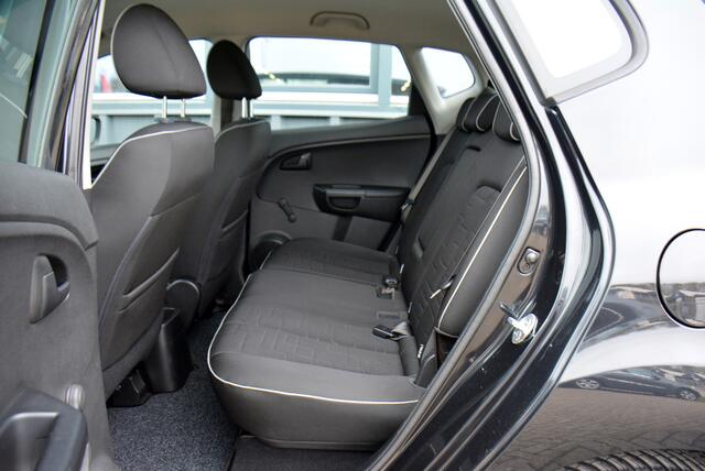 KIA Venga 1.4 CVVT Seven  Airco  Navi  Camera  Cruise  Trekhaak  Goed onderhouden  Nette auto