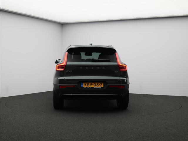 Volvo XC40 2.0 B4 Plus Dark / Panoramadak / Nubuck Bekleding / Harman Kardon / Elektrische Stoelen / BLIS / Stoel+Stuurverwarming /
