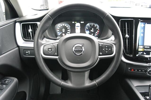 Volvo XC60 2.0 B5 Momentum Pro | NL-Auto | 22'' | Trekhaak | Carplay