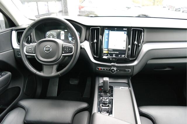 Volvo XC60 2.0 B5 Momentum Pro | NL-Auto | 22'' | Trekhaak | Carplay