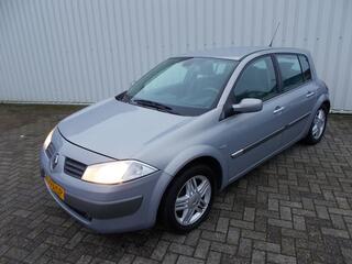 RENAULT MEGANE 1.9 dCi Expression Luxe ( START NIET! )