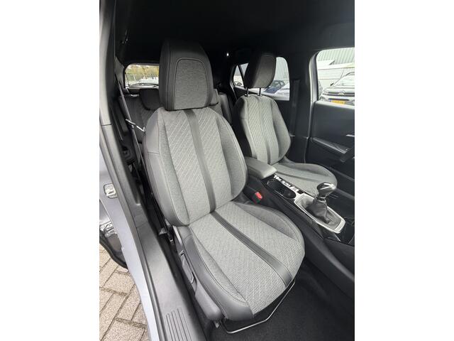 Peugeot 2008 100pk Allure Pack 360gr Camera - Keyless Entry - Adaptieve Cruise Controle - LED - Parkeersensoren V+A - Automatische Airco - 3D Cockpit - Naviga