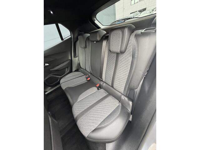 Peugeot 2008 100pk Allure Pack 360gr Camera - Keyless Entry - Adaptieve Cruise Controle - LED - Parkeersensoren V+A - Automatische Airco - 3D Cockpit - Naviga