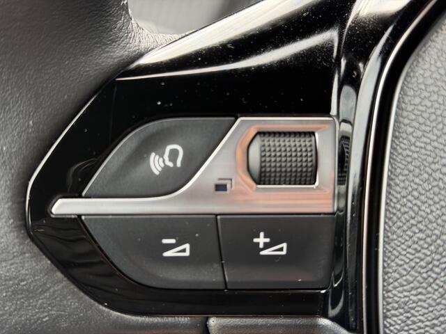 Peugeot 2008 100pk Allure Pack 360gr Camera - Keyless Entry - Adaptieve Cruise Controle - LED - Parkeersensoren V+A - Automatische Airco - 3D Cockpit - Naviga