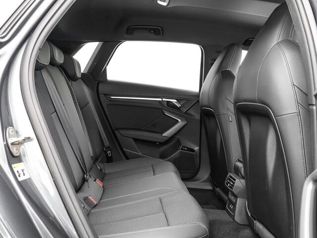 Audi A3 SPORTBACK 45 TFSIe 272pk S-tronic S edition Competition � Camera � Sonos Audio � Elektrische stoelverstelling � Keyless  � Stoelverwarming � Afneem