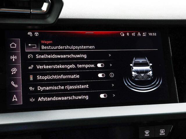 Audi A3 SPORTBACK 45 TFSIe 272pk S-tronic S edition Competition � Camera � Sonos Audio � Elektrische stoelverstelling � Keyless  � Stoelverwarming � Afneem