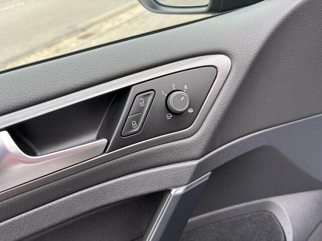 Volkswagen Golf 1.0 TSI Comfortline Business | Navi | Carplay | Adaptive Cruise