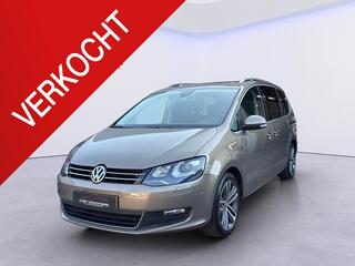 VOLKSWAGEN SHARAN 2.0 TSI Highline 7p. | Panoramadak | Xenon | 7-zits | Parkeercamera met parkeersensoren V+A | Trekhaak | Elektrische achterklep |