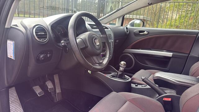 Seat Leon 2.0 TFSI Sport-up 240PK+ XENON/PDC/CRUISE