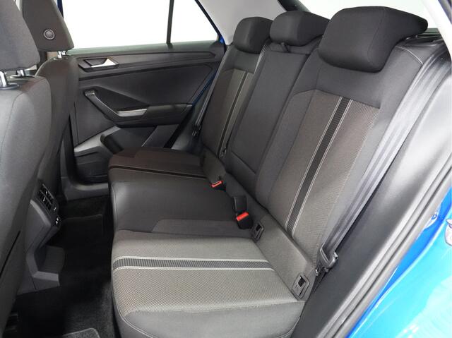 Volkswagen T-ROC 1.0 TSI Style | Trekhaak | Navigatie | ACC | 17 | PDC 163