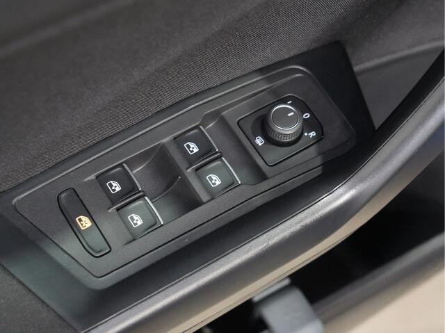 Volkswagen T-ROC 1.0 TSI Style | Trekhaak | Navigatie | ACC | 17 | PDC 163