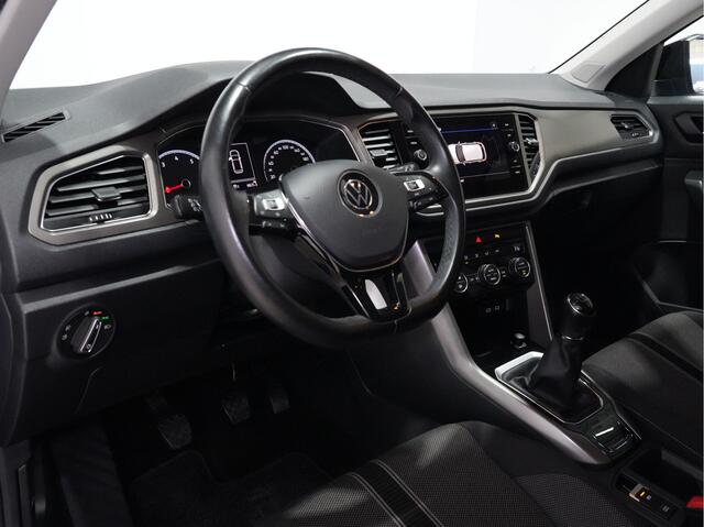 Volkswagen T-ROC 1.0 TSI Style | Trekhaak | Navigatie | ACC | 17 | PDC 163