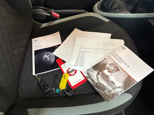 Toyota Aygo 1.0 VVT-I Pulse Bi-Tone ECC LM18 Camera NL NAP Cruise Apple Android