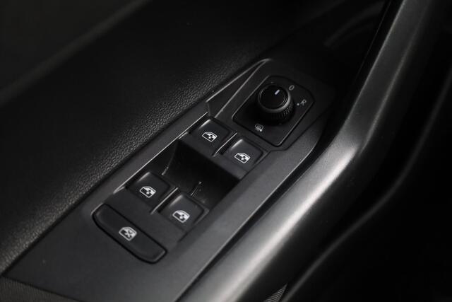 Volkswagen Polo 1.0 TSI Comfortline Business 95PK / 70kW, NL auto 1e eigenaar dealeronderhouden, 2-zone climatronic, achteruitrijcamera rear view, parkeersensore