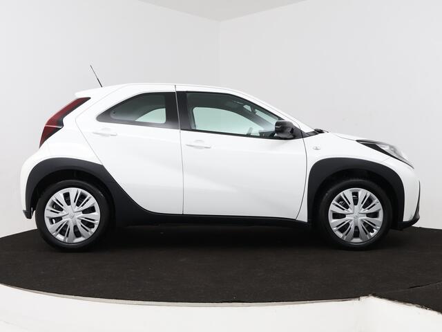 Toyota Aygo X 1.0 VVT-i MT Play | Apple CarPlay / Android Auto Navigatie | Fietsdragerbeugel | Stoelverwarming
