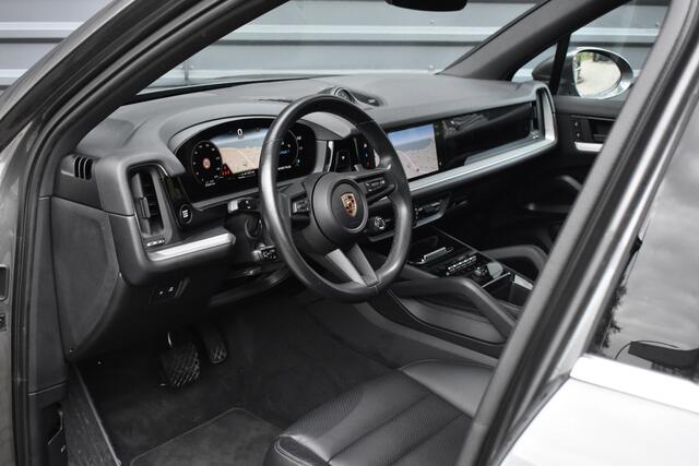 Porsche Cayenne 3.0 E-Hybrid 470pk Sport Chrono | Pano | Trekhaak | ACC | Matrix | Bose | 21'' Wielen | Orig. NL |