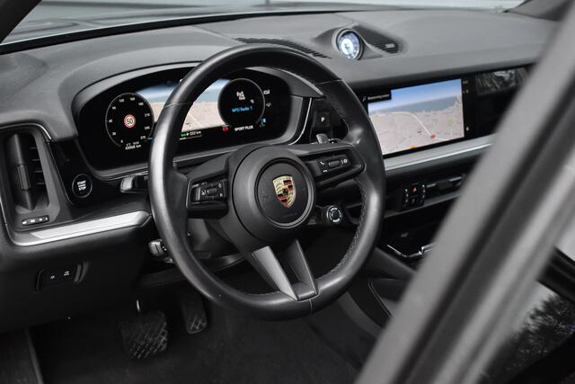 Porsche Cayenne 3.0 E-Hybrid 470pk Sport Chrono | Pano | Trekhaak | ACC | Matrix | Bose | 21'' Wielen | Orig. NL |