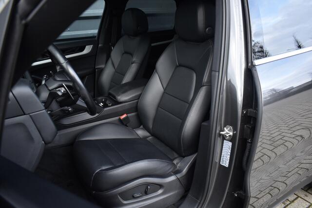 Porsche Cayenne 3.0 E-Hybrid 470pk Sport Chrono | Pano | Trekhaak | ACC | Matrix | Bose | 21'' Wielen | Orig. NL |