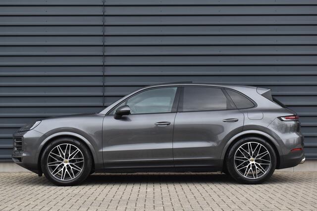 Porsche Cayenne 3.0 E-Hybrid 470pk Sport Chrono | Pano | Trekhaak | ACC | Matrix | Bose | 21'' Wielen | Orig. NL |