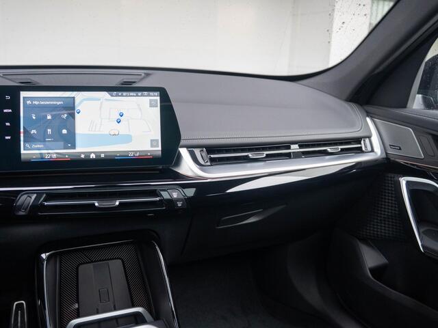 BMW X1 xDrive25e | M Sportpakket | Comfort Pack | Harman-Kardon | Stuurwielrand verwarmd | Comfort Access | Achteruitrijcamera | Panoramadak | Trekhaak