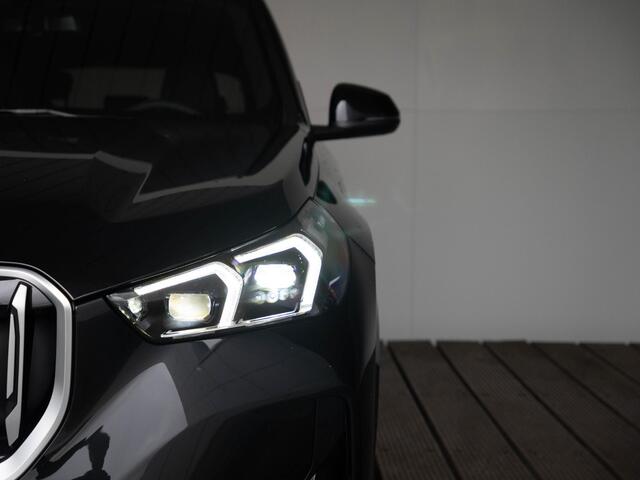 BMW X1 xDrive25e | M Sportpakket | Comfort Pack | Harman-Kardon | Stuurwielrand verwarmd | Comfort Access | Achteruitrijcamera | Panoramadak | Trekhaak