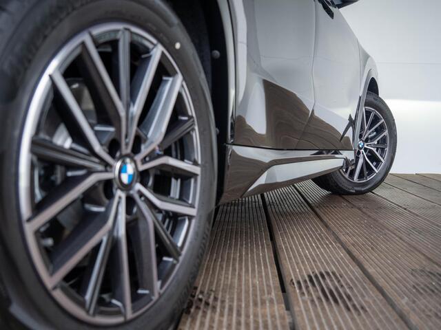 BMW X1 xDrive25e | M Sportpakket | Comfort Pack | Harman-Kardon | Stuurwielrand verwarmd | Comfort Access | Achteruitrijcamera | Panoramadak | Trekhaak