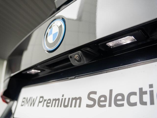BMW X1 xDrive25e | M Sportpakket | Comfort Pack | Harman-Kardon | Stuurwielrand verwarmd | Comfort Access | Achteruitrijcamera | Panoramadak | Trekhaak