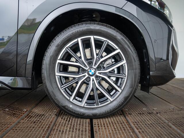 BMW X1 xDrive25e | M Sportpakket | Comfort Pack | Harman-Kardon | Stuurwielrand verwarmd | Comfort Access | Achteruitrijcamera | Panoramadak | Trekhaak