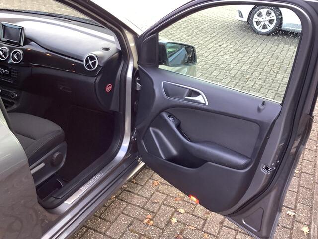 Mercedes-Benz B-Klasse 180 parkeersensoren, airco, xenon verlichting, trekhaak