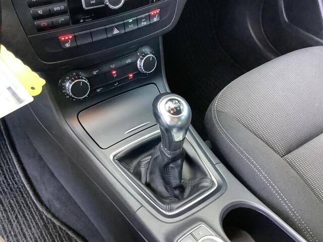 Mercedes-Benz B-Klasse 180 parkeersensoren, airco, xenon verlichting, trekhaak