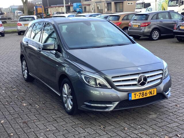 Mercedes-Benz B-Klasse 180 parkeersensoren, airco, xenon verlichting, trekhaak
