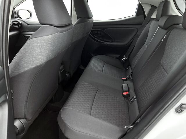 Toyota Yaris 1.5 Hybrid Dynamic | All-Seasonbanden | Stoelverwarming |