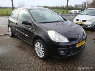 RENAULT CLIO 1.2-16V Dynamique