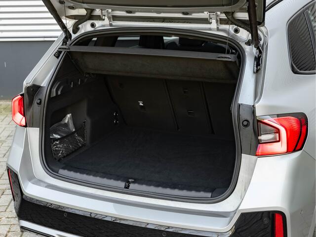 BMW X1 sDrive18i - M-Sport Pro - Pano - Trekhaak - Memoryzetels - Head-up - ACC
