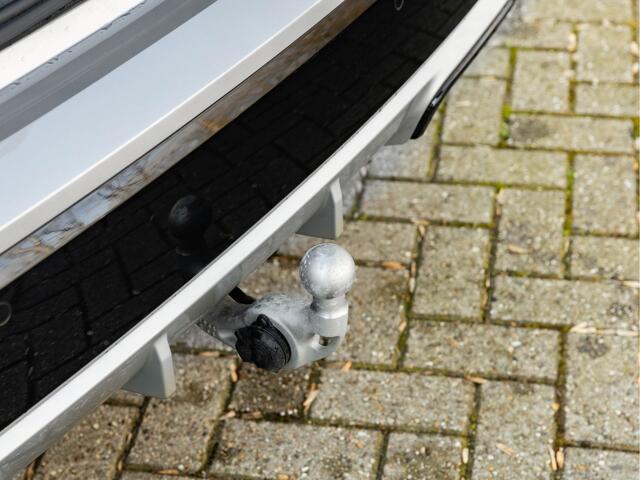 BMW X1 sDrive18i - M-Sport Pro - Pano - Trekhaak - Memoryzetels - Head-up - ACC