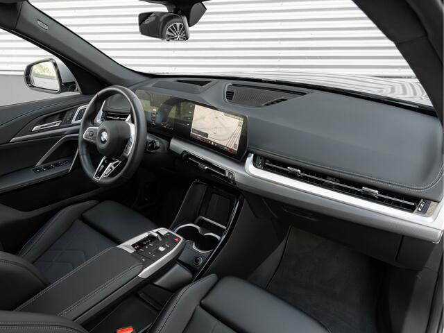BMW X1 sDrive18i - M-Sport Pro - Pano - Trekhaak - Memoryzetels - Head-up - ACC