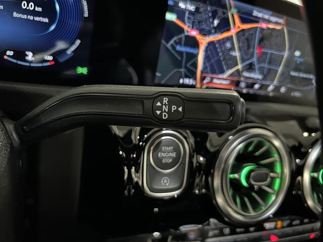 Mercedes-Benz A-Klasse 200 AMG Line | Panoramadak | Navigatie | Stoelverwarming |