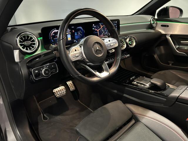 Mercedes-Benz A-Klasse 200 AMG Line | Panoramadak | Navigatie | Stoelverwarming |