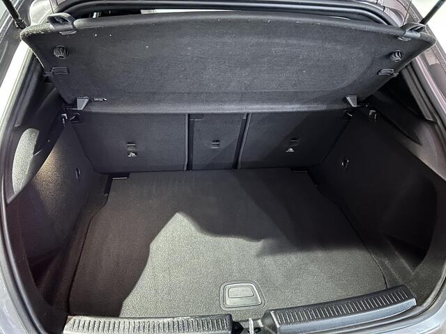 Mercedes-Benz A-Klasse 200 AMG Line | Panoramadak | Navigatie | Stoelverwarming |