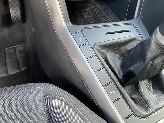 Volkswagen Polo 1.0 TSI Life LM VELGEN/ CARPLAY/ STOELVERWARMING
