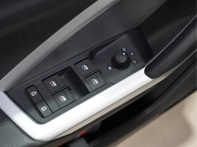 Audi Q3 Sportback 40 TFSI quattro Advanced Ed. | Matrix-LED | Navigatie | PDC | 18 | Virtual Cockpit 45