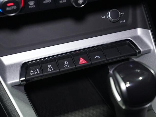 Audi Q3 Sportback 40 TFSI quattro Advanced Ed. | Matrix-LED | Navigatie | PDC | 18 | Virtual Cockpit 45