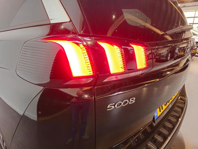 Peugeot 5008 1.2 PureTech Allure Avantage 7-Persoons - Panoramadak - - Apple Carplay/Android Auto - Navi - Elektrisch bedienbare achterklep