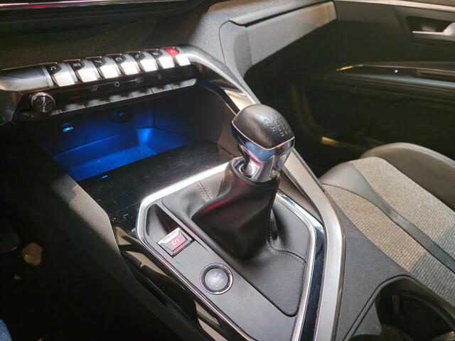 Peugeot 5008 1.2 PureTech Allure Avantage 7-Persoons - Panoramadak - - Apple Carplay/Android Auto - Navi - Elektrisch bedienbare achterklep