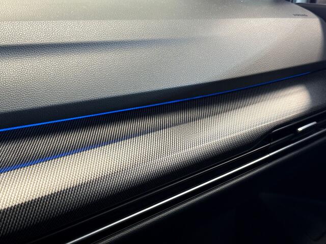 Volkswagen Golf 1.5 150pk eTSI R-Line Edition Dodehoeksensoren | Achteruitrijcamera | Stoelverwarming