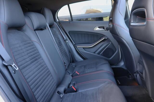 Mercedes-Benz GLA-Klasse 180 Prestige AMG | Pano | Stoelverwarming | Cruise | Clima | Navi | Alcantara | Leder | Lm Velgen | Xenon